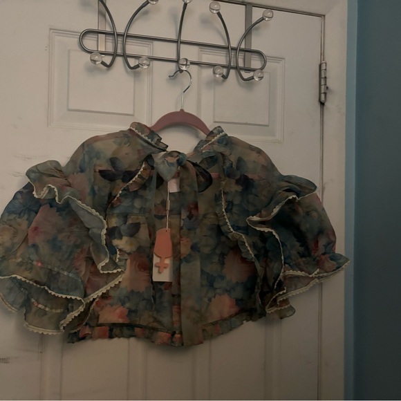 Selkie Floral Cape with Ruffled Sleeves - Picture 2 of 5